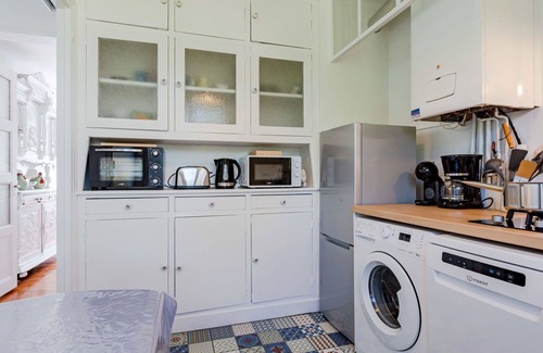 Le Home House | Wonderful private villa for 4 people with WIFI, TV, pets allowed and parking