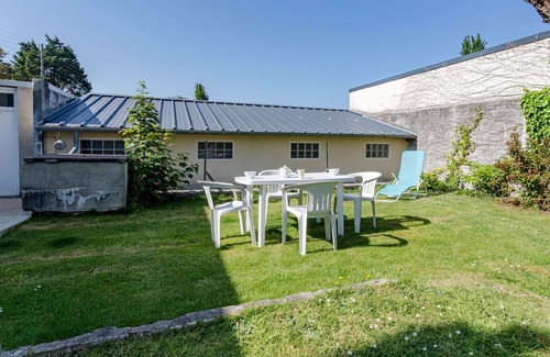 Le Home House | Wonderful private villa for 4 people with WIFI, TV, pets allowed and parking