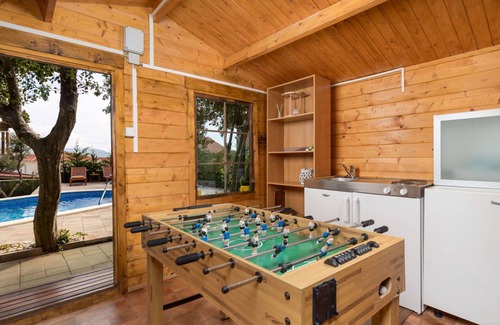 Kornic House | Wonderful private villa for 12 people with private pool, A/C, WIFI, TV, terrace and pets allowed
