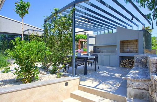 Nenadici House | Wonderful private villa for 6 guests with WIFI, A/C, private pool, TV and patio
