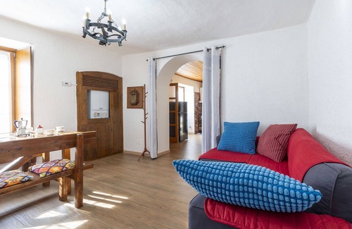 Villa di Tirano House | Wonderful private villa for 7 people with A/C, WIFI, TV, patio, pets allowed and parking