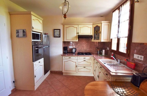 Madaillan Villa | Wonderful private villa with private pool, A/C, WIFI, TV, terrace, pets allowed and parking