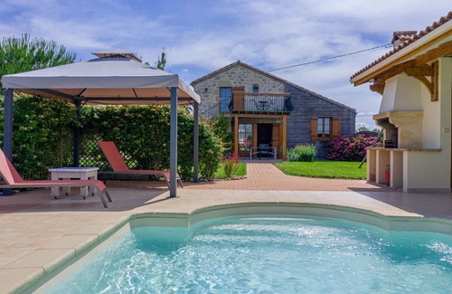 Madaillan Villa | Wonderful private villa with private pool, A/C, WIFI, TV, terrace, pets allowed and parking
