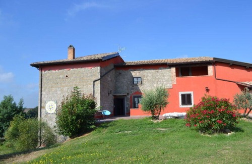 Montefiascone Villa | Wonderful private villa for 18 people with WIFI, private pool, patio and pets allowed