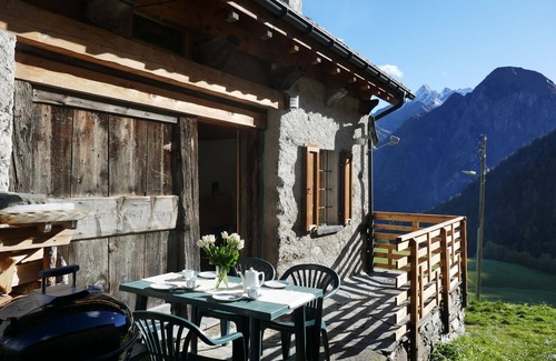 Blenio House | Wonderful private villa for 5 people with WIFI, TV, pets allowed, panoramic view and parking