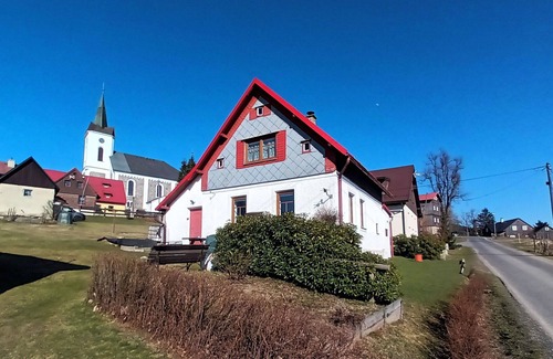 Prichovice House | Wonderful private villa for 9 people with WIFI, TV, pets allowed and parking