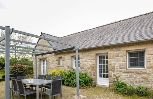 Plounevez-Lochrist House | Wonderful private villa for 2 guests with WIFI, TV, patio, pets allowed and parking