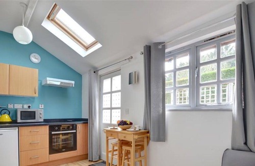 Goudhurst House | Wonderful private villa for 2 guests with WIFI, TV, patio and parking