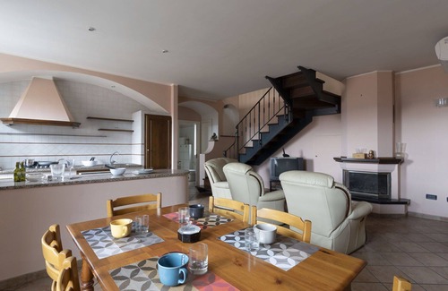 Villa Viani House | Wonderful private villa for 6 people with WIFI, terrace, pets allowed and panoramic view