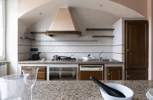 Villa Viani House | Wonderful private villa for 6 people with WIFI, terrace, pets allowed and panoramic view