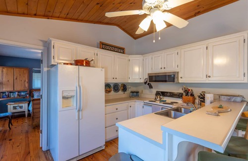 Mineral Bluff Cottage | Wonderful Private Serene and Secluded Cottage with River frontage