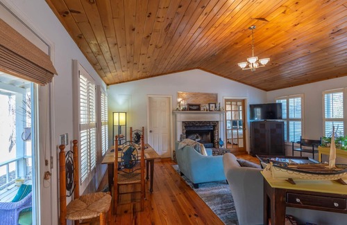 Mineral Bluff Cottage | Wonderful Private Serene and Secluded Cottage with River frontage