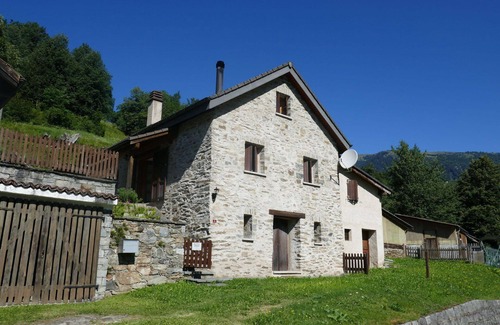 Negrentino House | Wonderful private villa for 6 guests with WIFI, TV and pets allowed