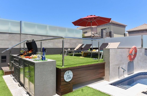Costa Meloneras House | Wonderful private villa for 8 guests with WIFI, A/C, private pool, TV, pets allowed and parking