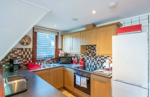 South Laggan House | Wonderful private villa with WIFI, hot tub, TV, terrace, pets allowed, panoramic view and parking