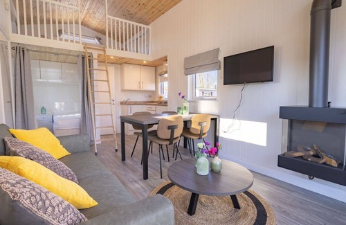 IJhorst House | Wonderful private villa for 4 people with WIFI, pool, TV and terrace