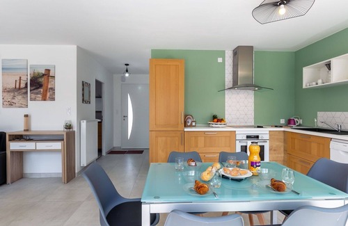 Locquirec House | Wonderful private villa for 4 people with hot tub, WIFI, TV, terrace, pets allowed and parking
