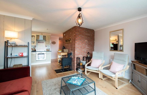 East Lewiston House | Wonderful private villa for 6 guests with TV, patio, panoramic view and parking
