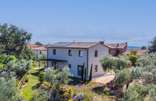 Montisi Villa | Wonderful private villa for 6 guests with WIFI, A/C, private pool, TV and patio