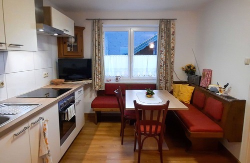 Oberwang House | Wonderful private villa for 4 people with TV and terrace