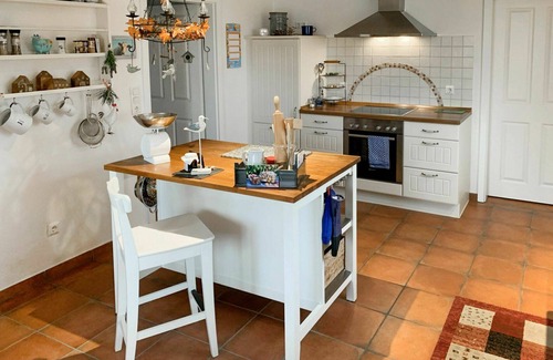 Barkholt House | Wonderful private villa for 4 guests with TV, terrace and parking