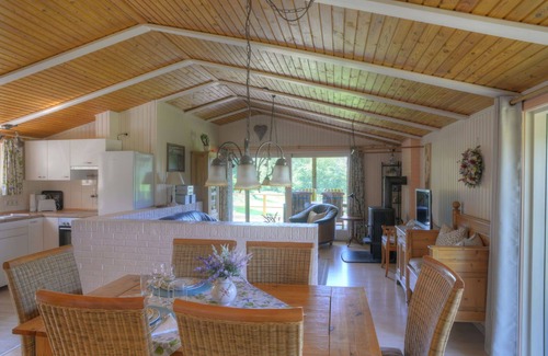 Bremke House | Wonderful private villa for 6 guests with WIFI, TV, patio, pets allowed and panoramic view