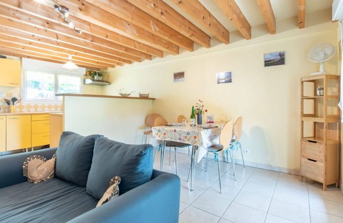Carentan House | Wonderful private villa for 4 guests with WIFI, TV, terrace, pets allowed and parking