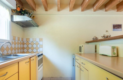 Carentan House | Wonderful private villa for 4 guests with WIFI, TV, terrace, pets allowed and parking