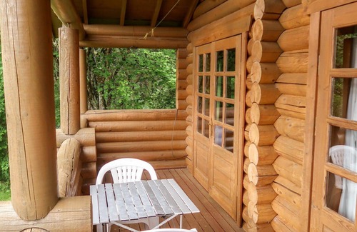 Glen Urquhart House | Wonderful private villa for 4 guests with TV, pets allowed and parking
