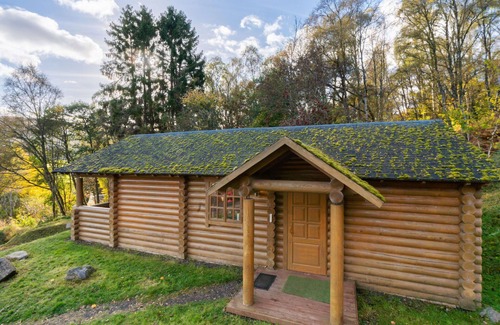 Glen Urquhart House | Wonderful private villa for 4 guests with TV, pets allowed and parking