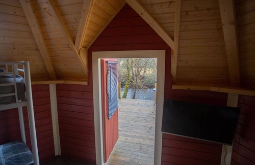 Glen Urquhart House | Wonderful private villa for 4 people with TV, patio and parking