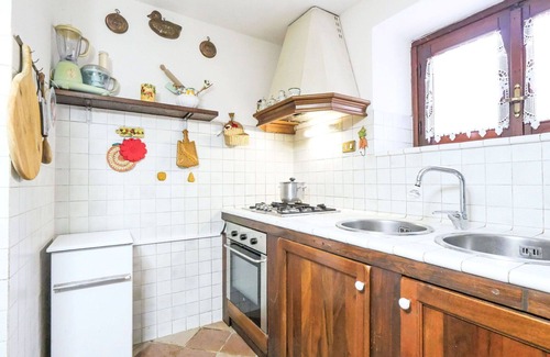 Montieri House | Wonderful private villa for 8 guests with WIFI, TV, patio, pets allowed and parking