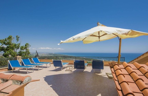 Ansedonia Villa | Wonderful private villa for 11 guests with WIFI, TV, terrace, pets allowed and parking