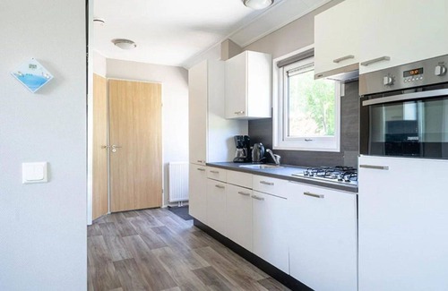 Nunspeet House | Wonderful private villa for 4 people with WIFI, pool, TV and terrace