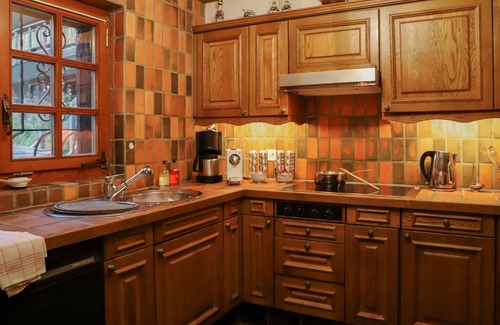 Zermatt House | Wonderful private villa for 8 guests with WIFI, pool, TV and terrace