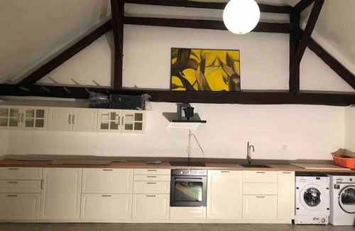 Clunek House | Wonderful private villa for 8 people with WIFI, patio, pets allowed and parking