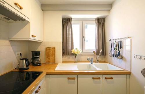 Plogoff House | Wonderful private villa for 4 people with TV, terrace, pets allowed and parking