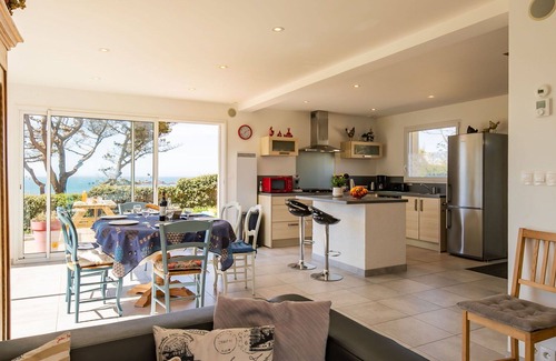 Plouarzel House | Wonderful private villa for 6 guests with WIFI, TV, terrace and parking