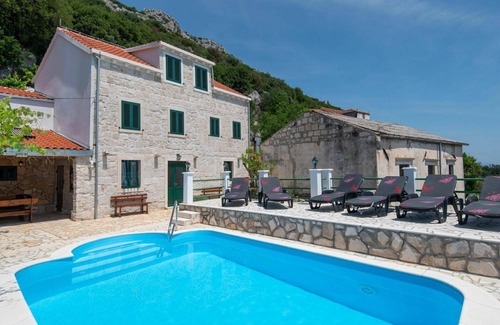 Cove Tri Zala (Zrnovo) Villa | Wonderful private villa for 8 guests with private pool, A/C, WIFI, TV, terrace and pets allowed
