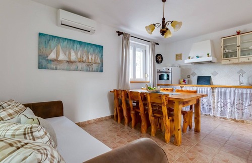 Gornji Zemunik Villa | Wonderful private villa for 8 guests with WIFI, hot tub, A/C, private pool, TV and patio
