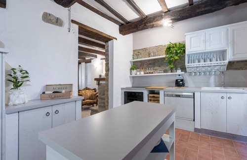 Pieve di Chio Villa | Wonderful private villa for 10 guests with WIFI, private pool, TV and parking, close to Cortona