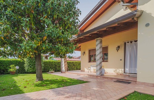 Marina di Massa House | Wonderful private villa for 4 guests with WIFI, A/C, TV and terrace