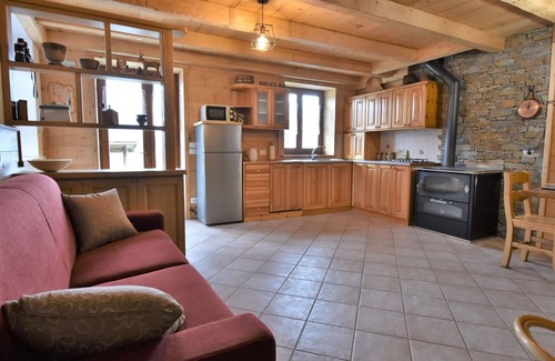 Mello House | Wonderful private villa for 6 people with WIFI, TV, patio, pets allowed and parking