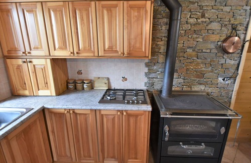 Mello House | Wonderful private villa for 6 people with WIFI, TV, patio, pets allowed and parking