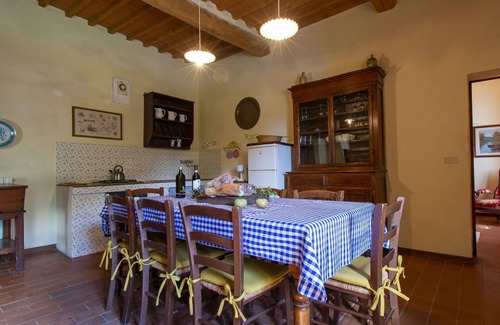 Palaia Villa | Wonderful private villa for 9 guests with private pool, WIFI, TV, patio, pets allowed and parking