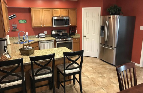 Southern Plantation House | Wonderful, Spacious, Upscale Game Day home just 5 miles from Kyle Field!