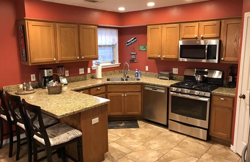 Southern Plantation House | Wonderful, Spacious, Upscale Game Day home just 5 miles from Kyle Field!