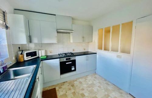 Fryent Apartment | Wonderful Two Bedroom Apartment in London