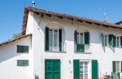 San Damiano dʼAsti Villa | Wonderful villa for 5 people with WIFI, pool, TV, patio, pets allowed and panoramic view