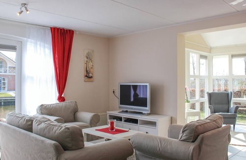 Workum House | Wonderful vacation home not far from the Ijsselmeer.